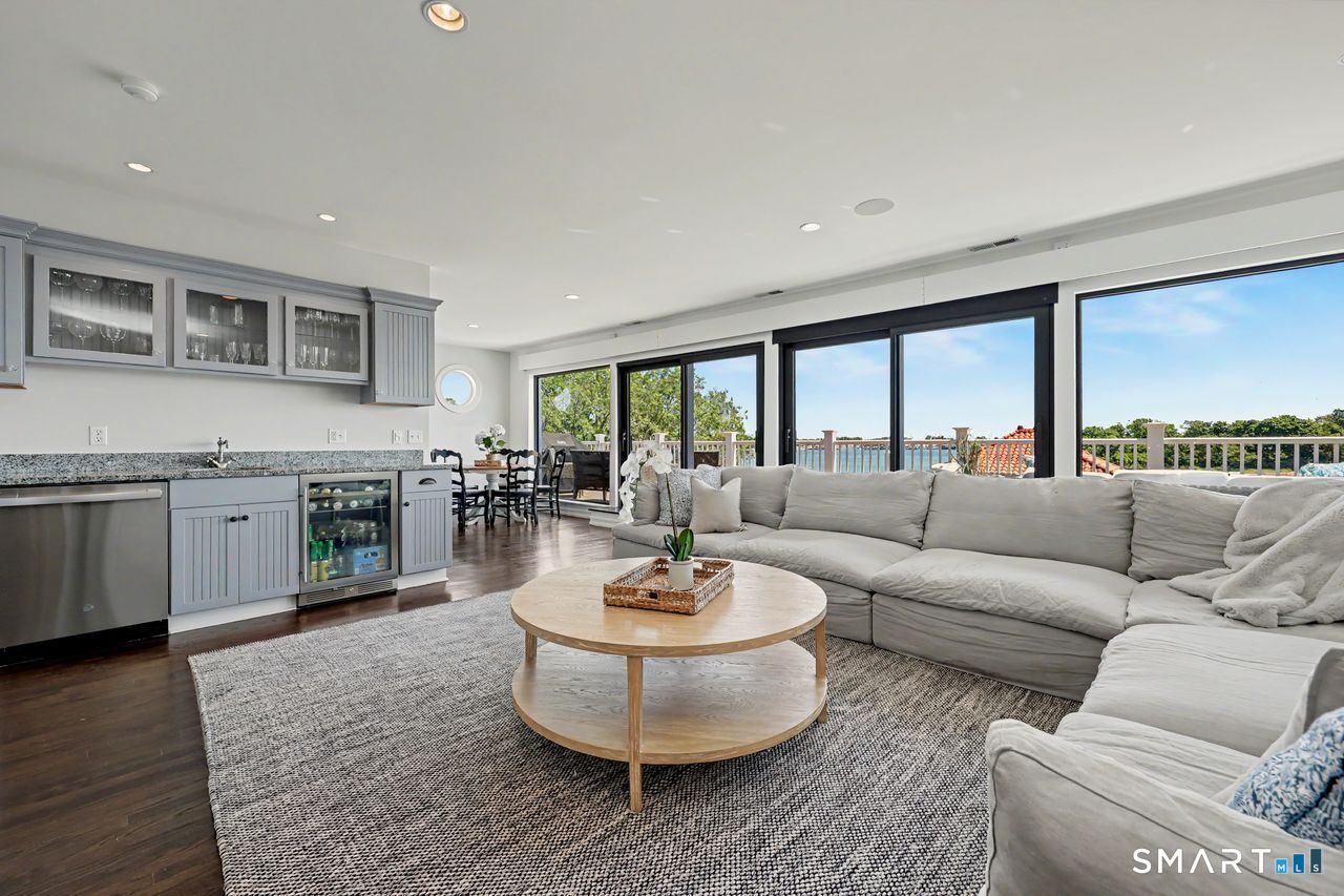 4 Harbor View Avenue