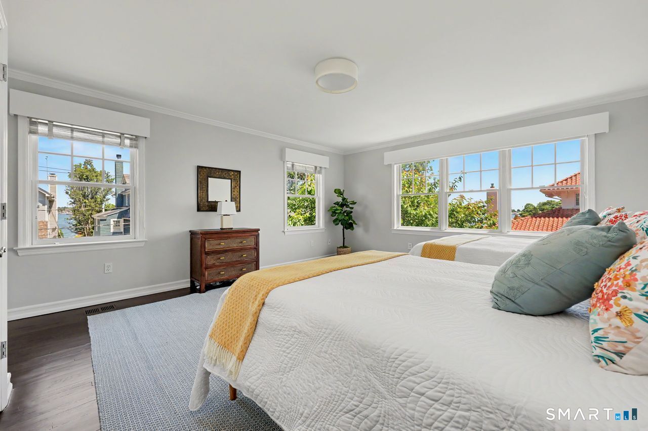 4 Harbor View Avenue