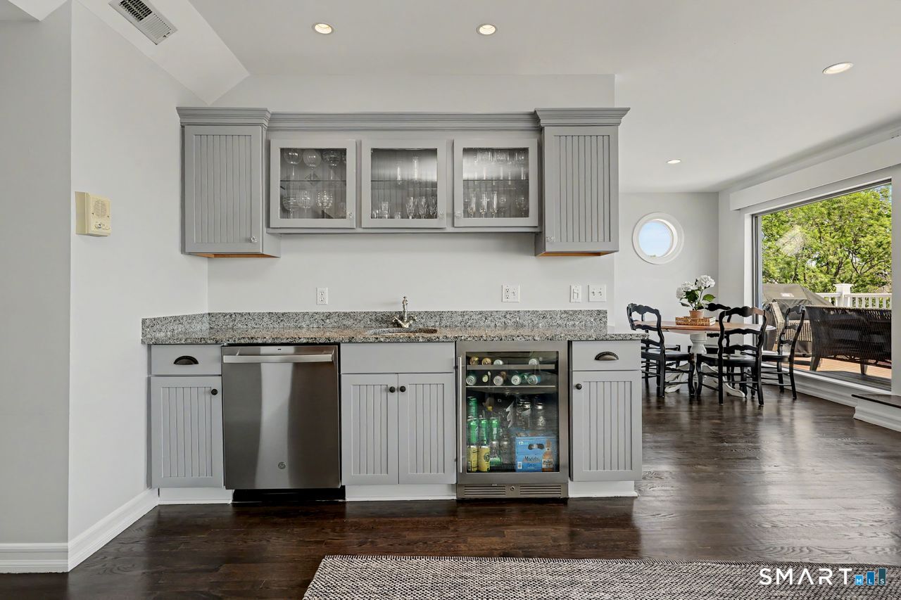 4 Harbor View Avenue