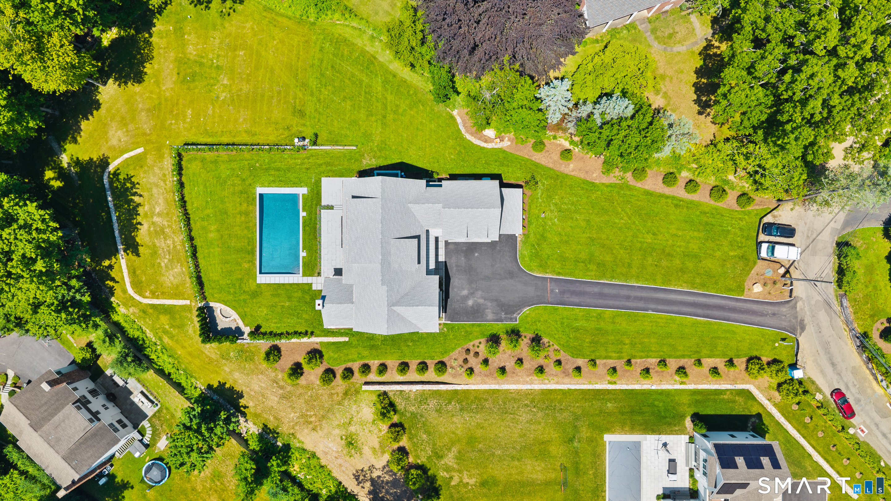 13 Edgemarth Hill Road