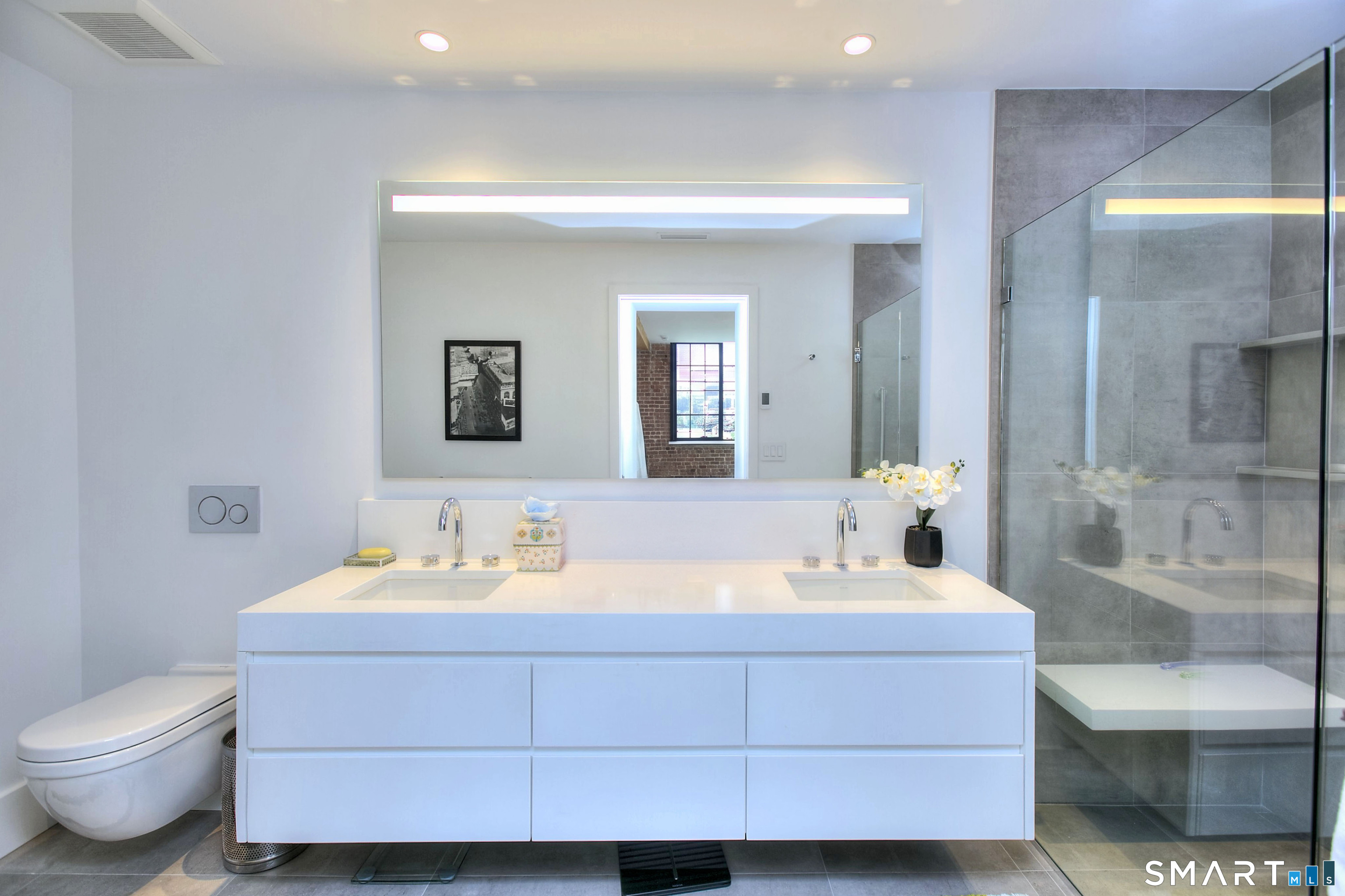 41 Richmondville Avenue Unit: 102
