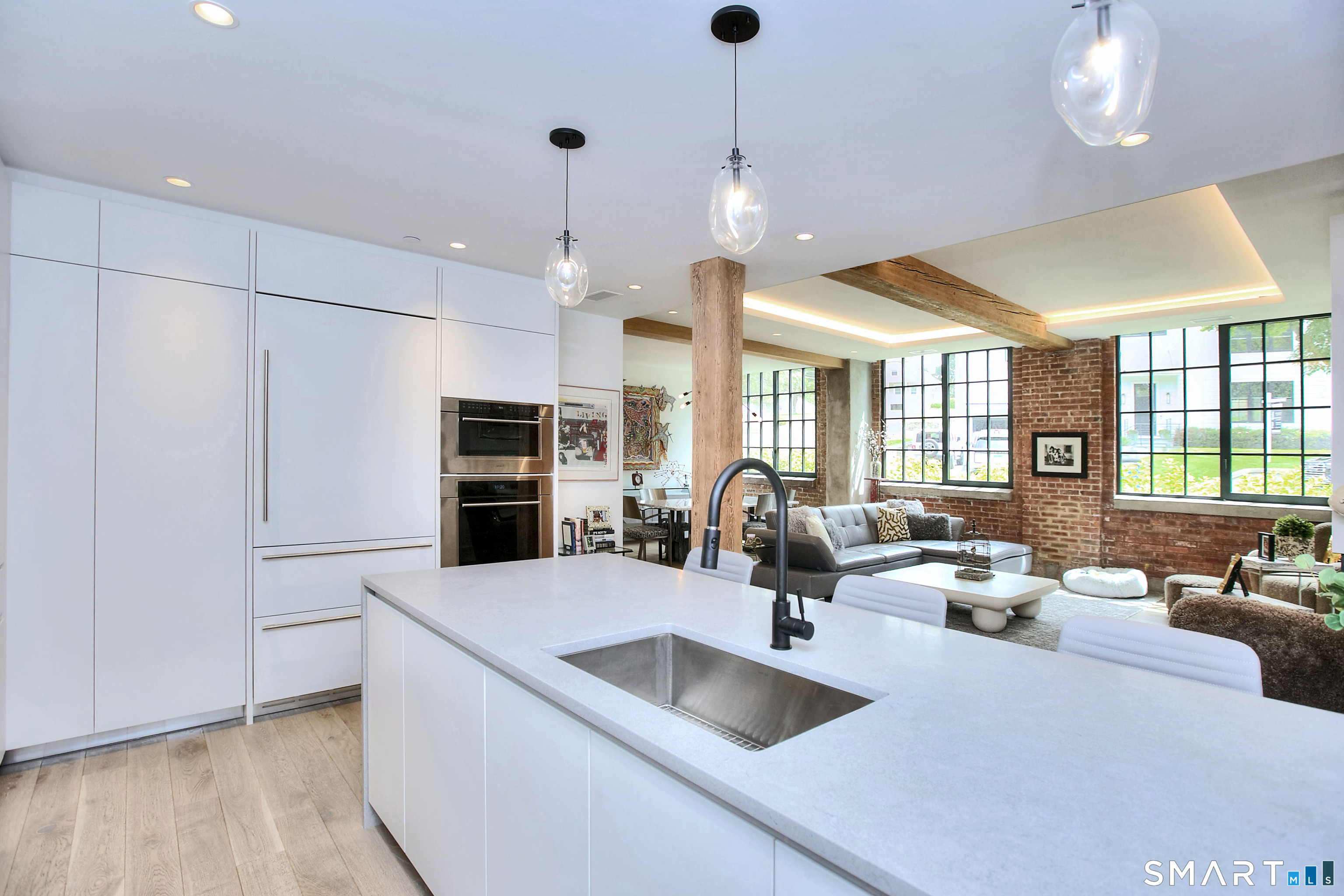 41 Richmondville Avenue Unit: 102