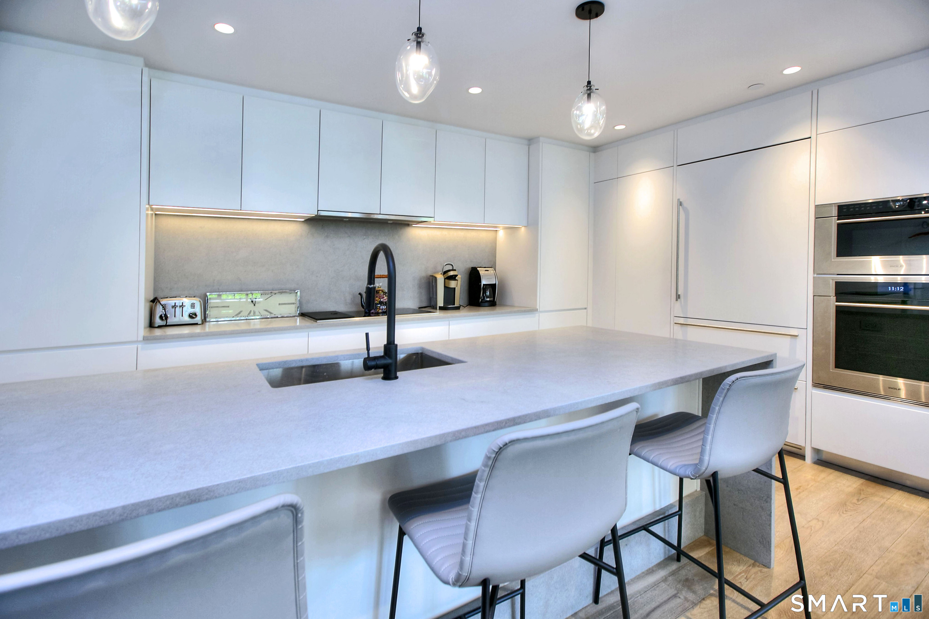 41 Richmondville Avenue Unit: 102