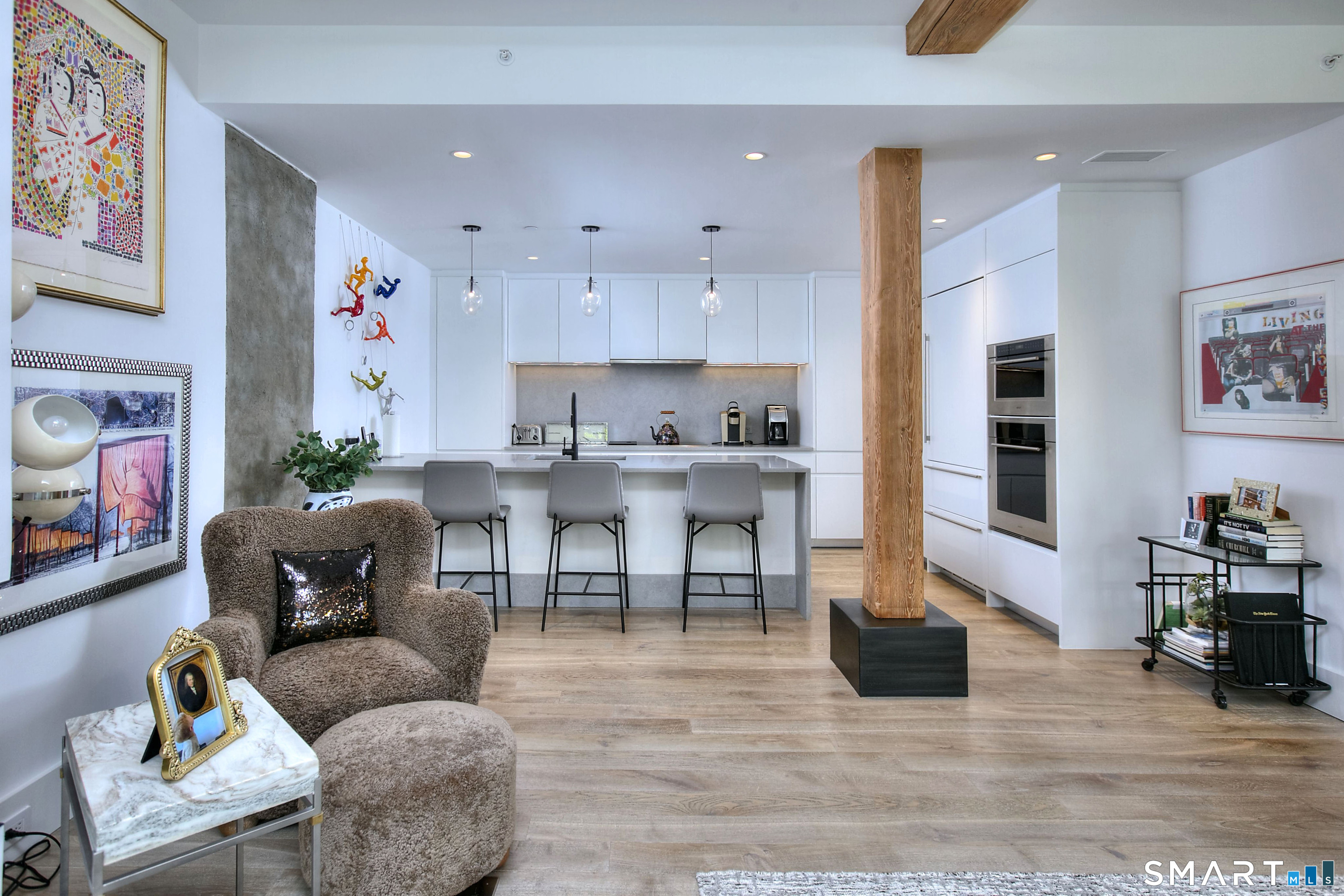 41 Richmondville Avenue Unit: 102