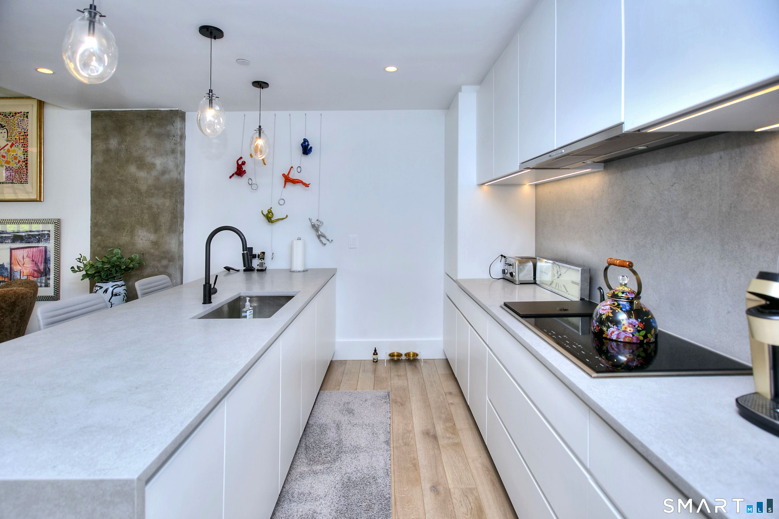 41 Richmondville Avenue Unit: 102