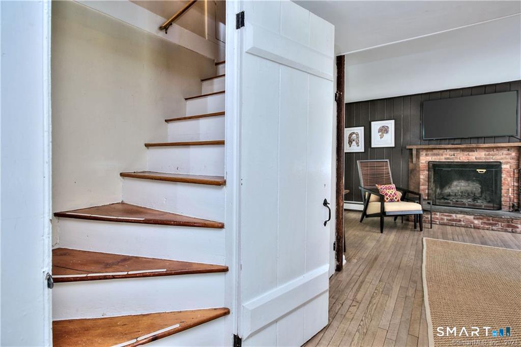 284 Lyons Plain Road