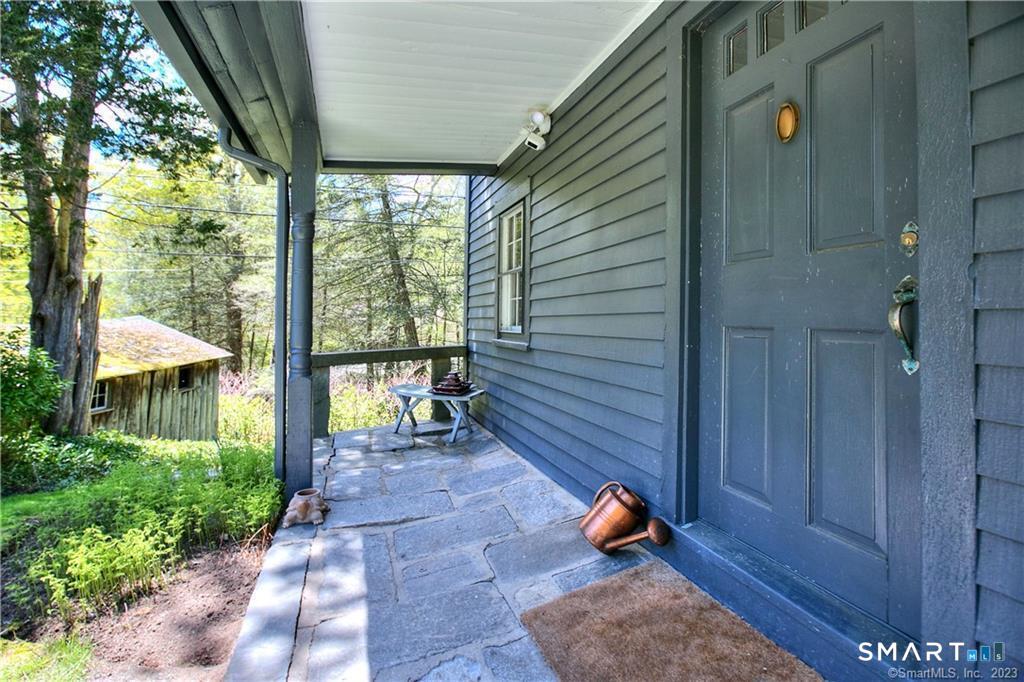 284 Lyons Plain Road