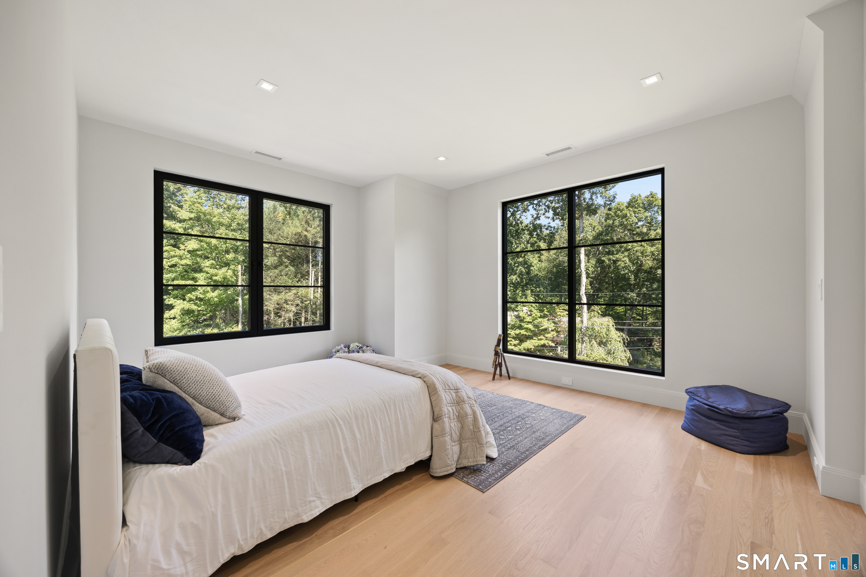 1 Twin Oaks Lane