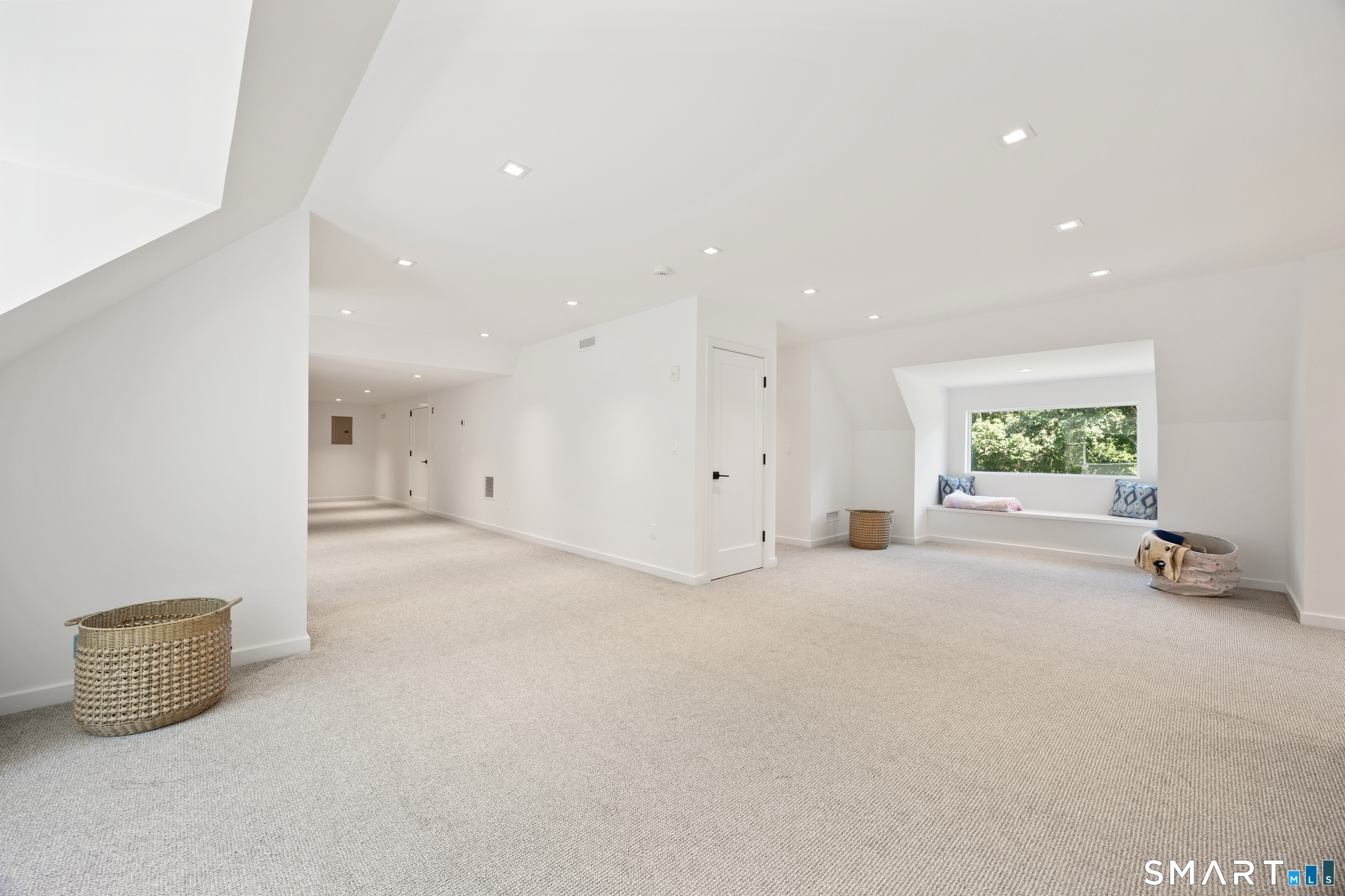 1 Twin Oaks Lane