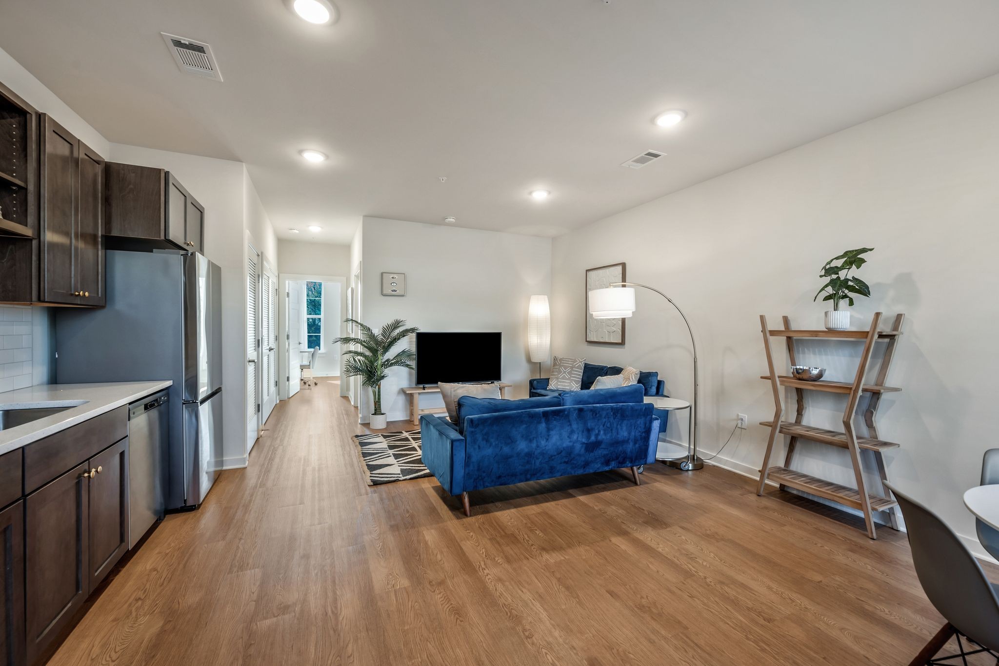 600 E Trinity Ln Unit: 115