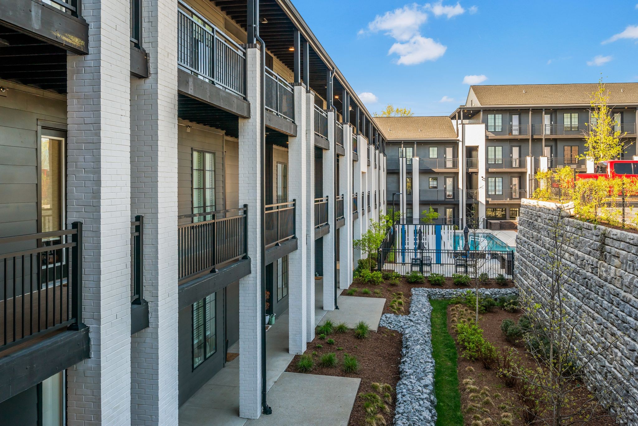 600 E Trinity Ln Unit: 115