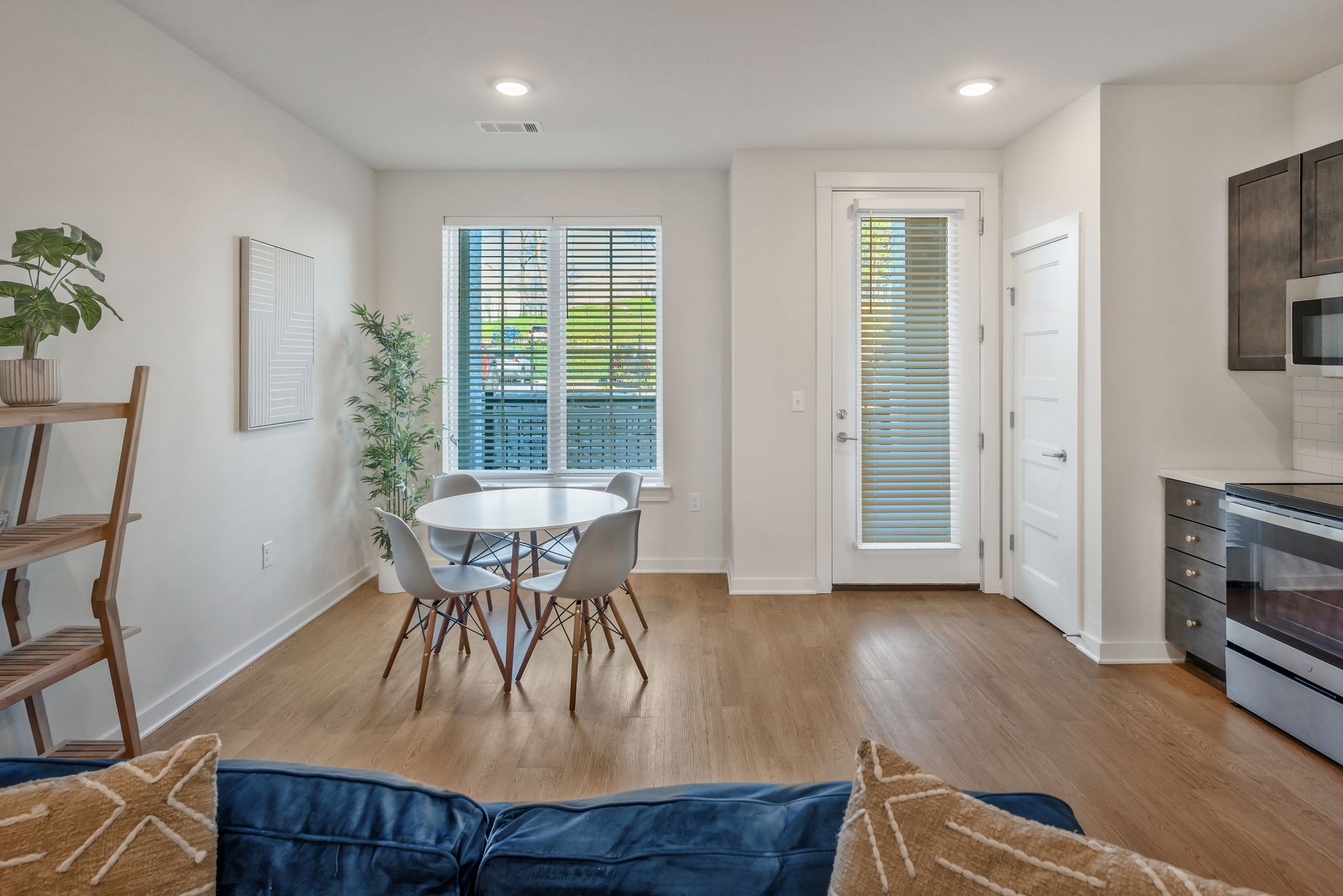 600 E Trinity Ln Unit: 115