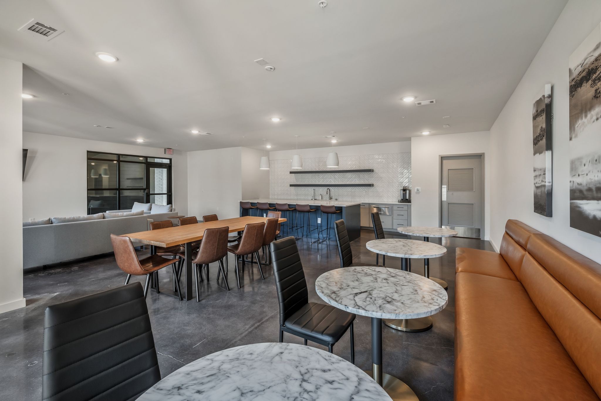 600 E Trinity Ln Unit: 115