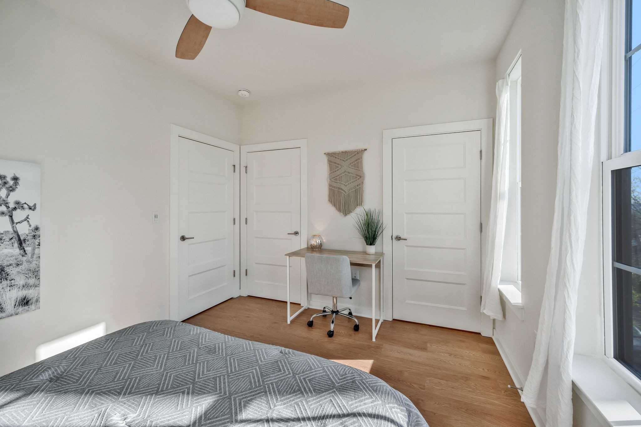 600 E Trinity Ln Unit: 115