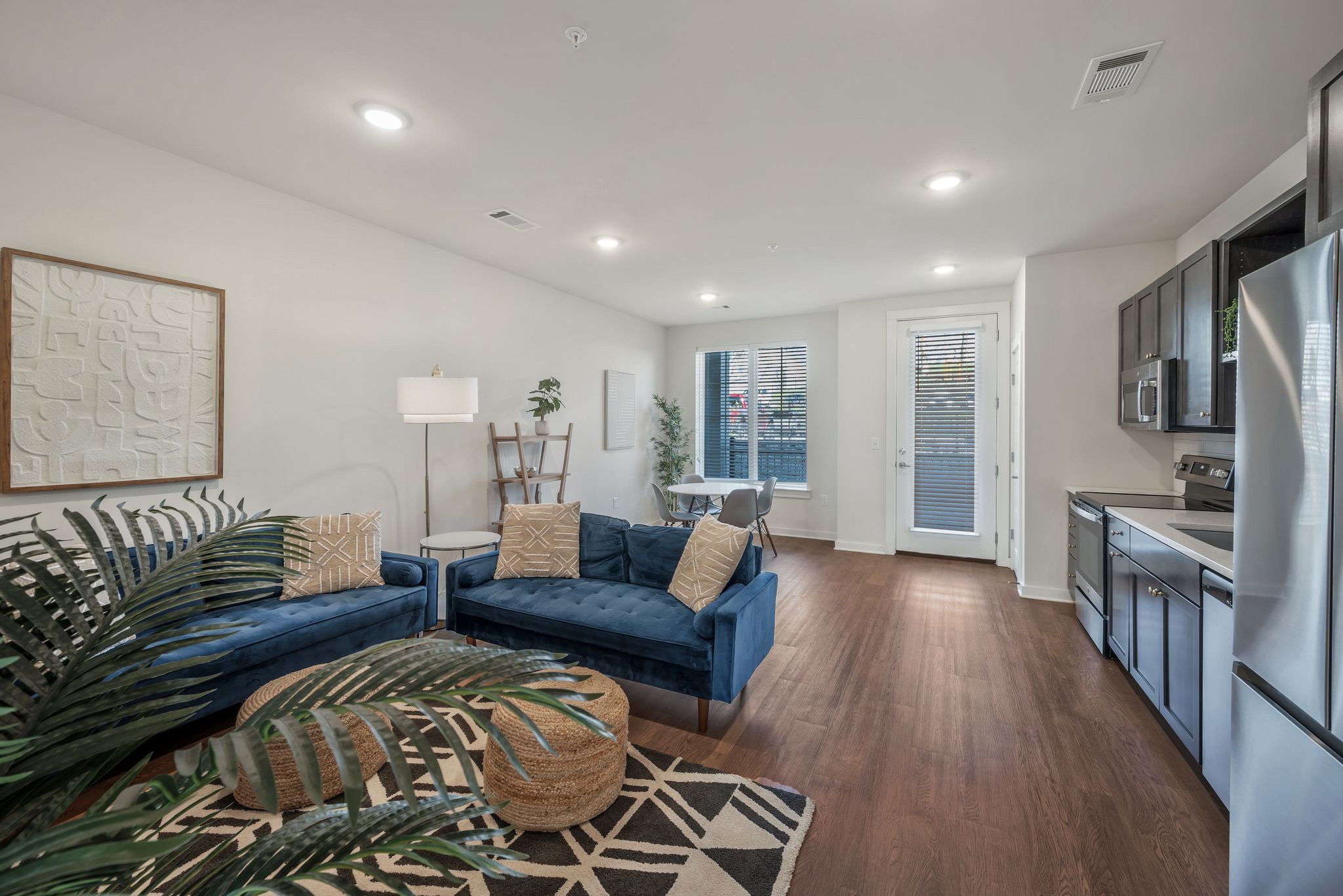 600 E Trinity Ln Unit: 115