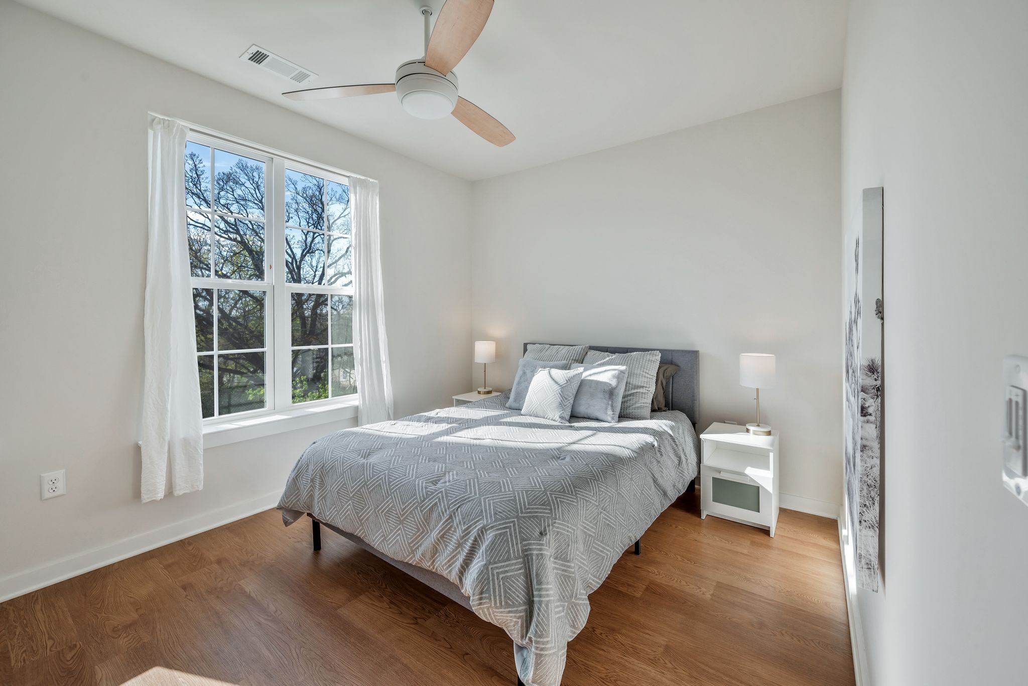 600 E Trinity Ln Unit: 115