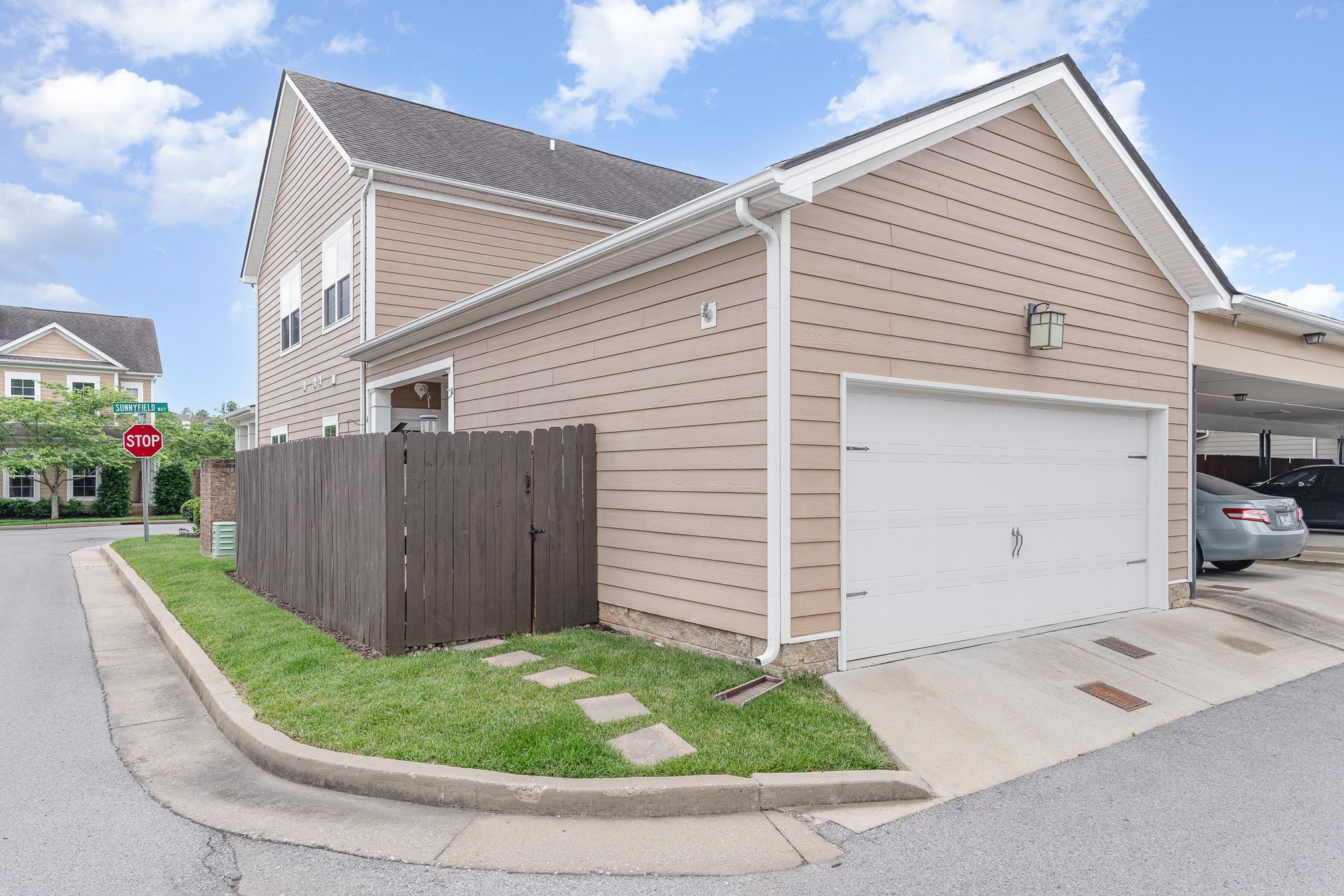 8914 Sunnyfield Way
