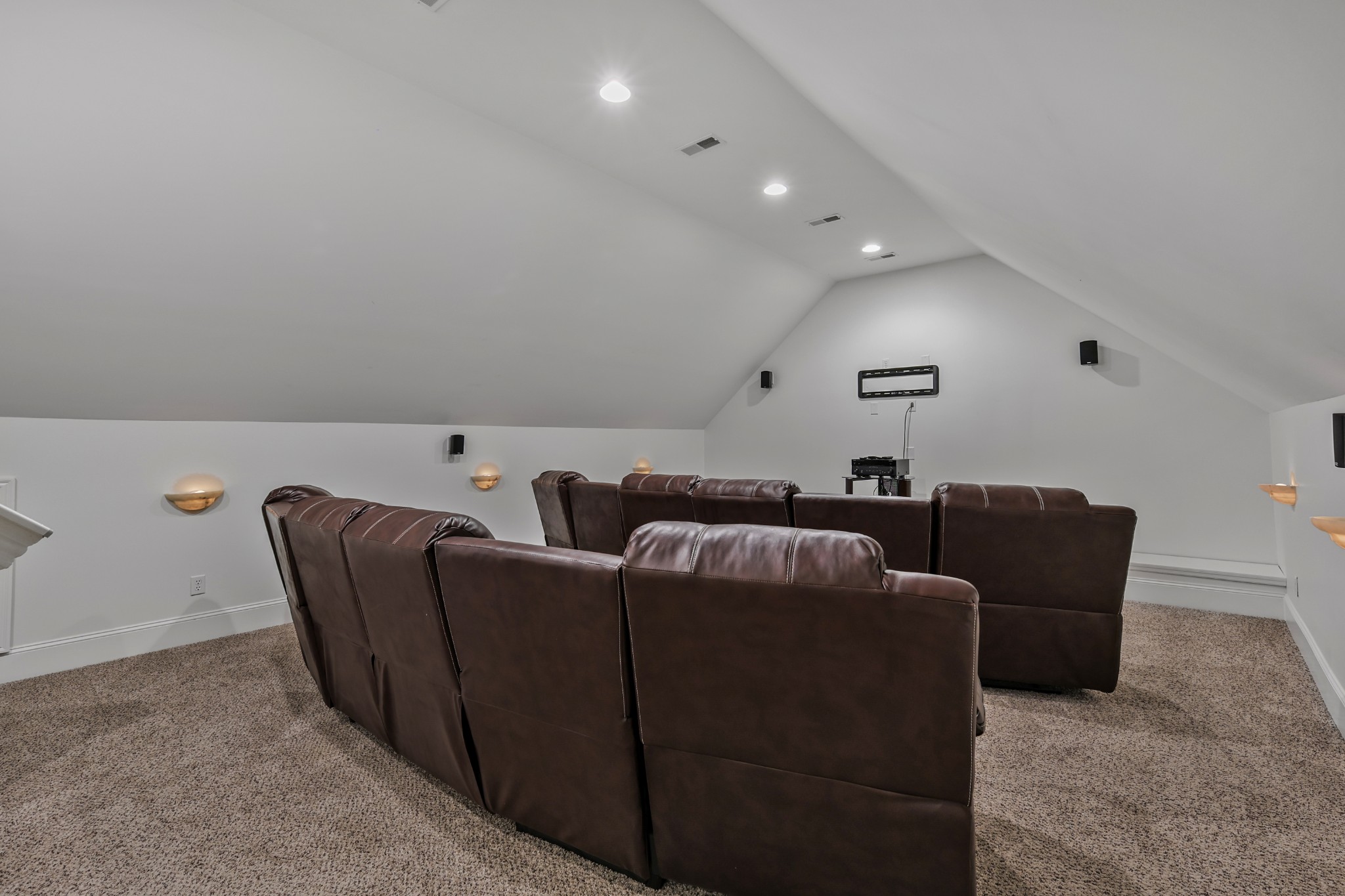 5912 Shelby Ln