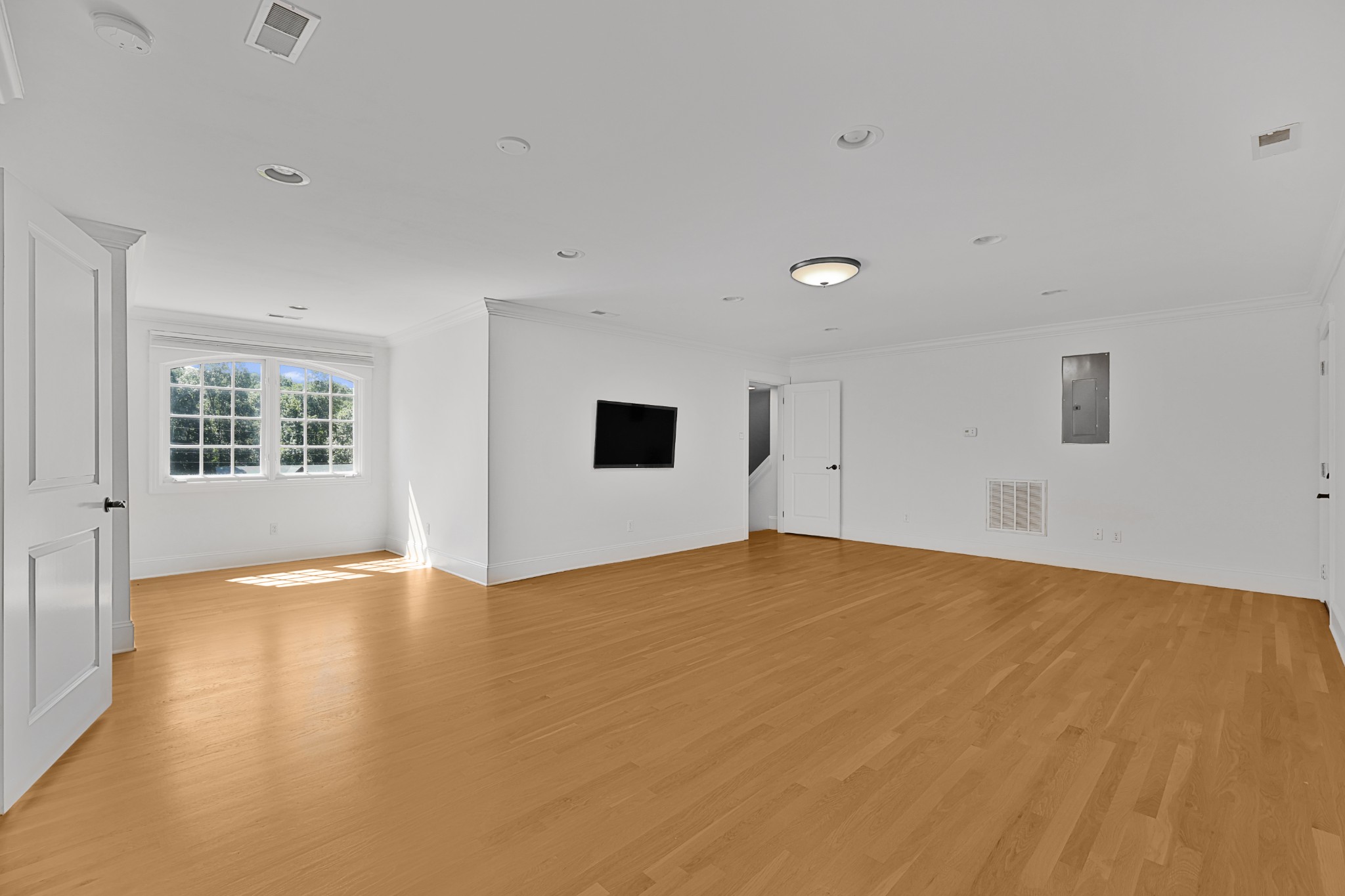 5912 Shelby Ln