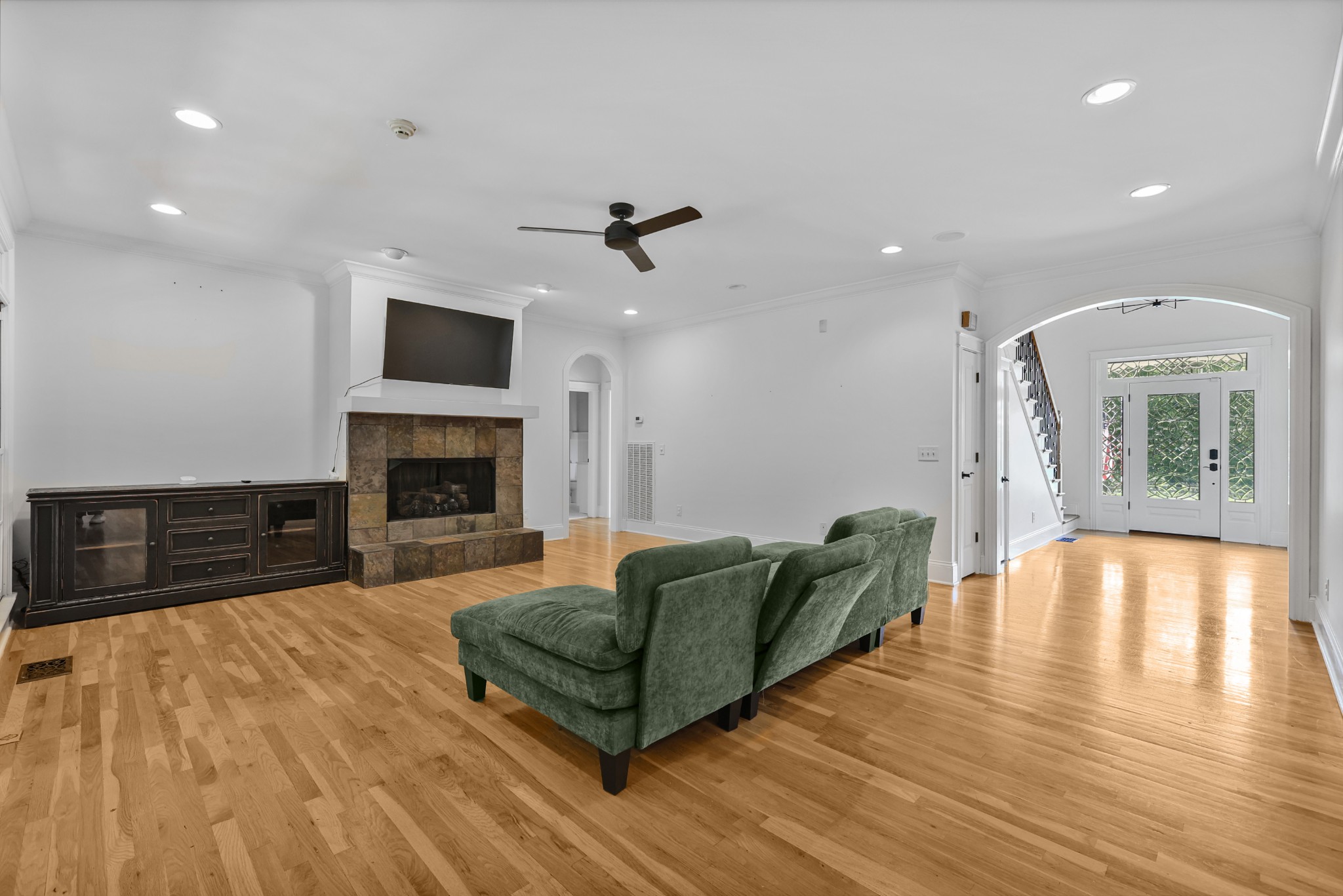 5912 Shelby Ln