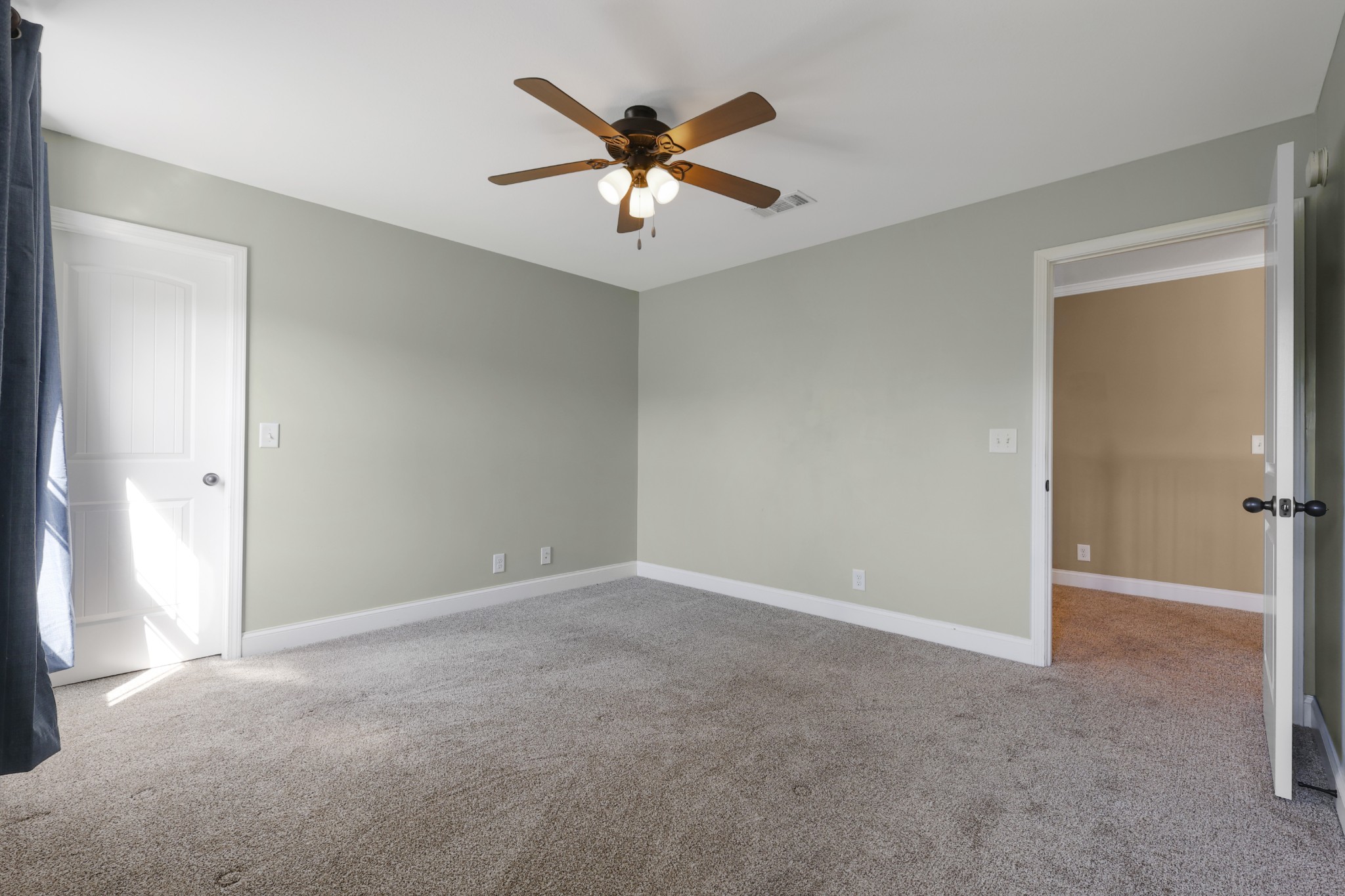 995 Terraceside Cir