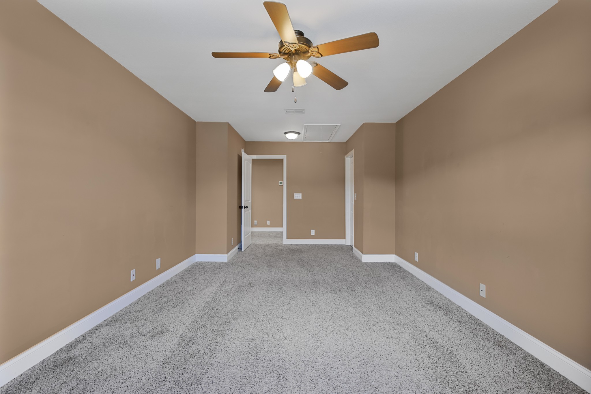 995 Terraceside Cir