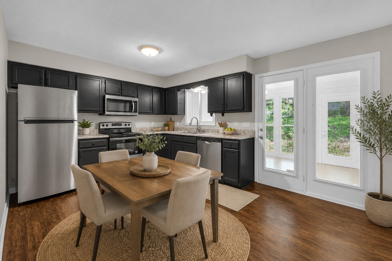 523 Williamsburg Dr