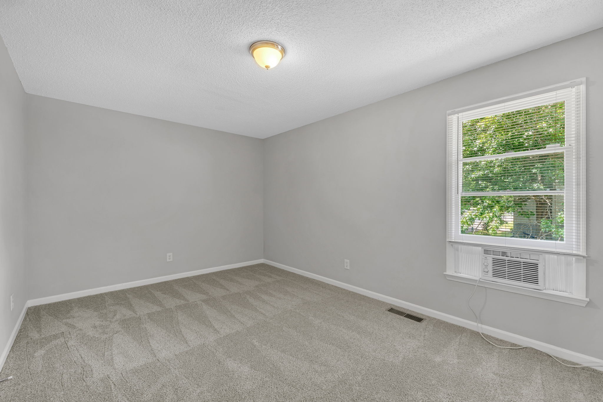 523 Williamsburg Dr