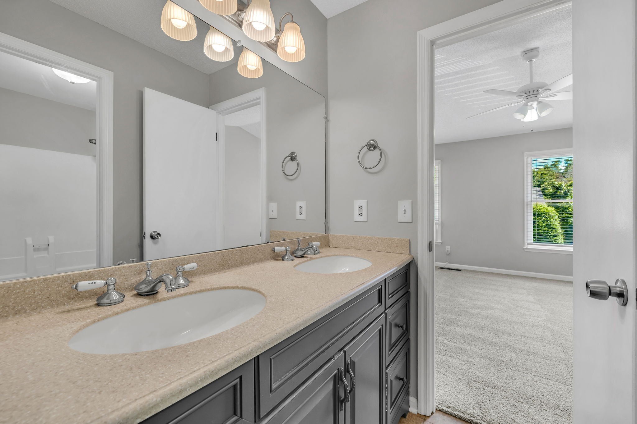 523 Williamsburg Dr