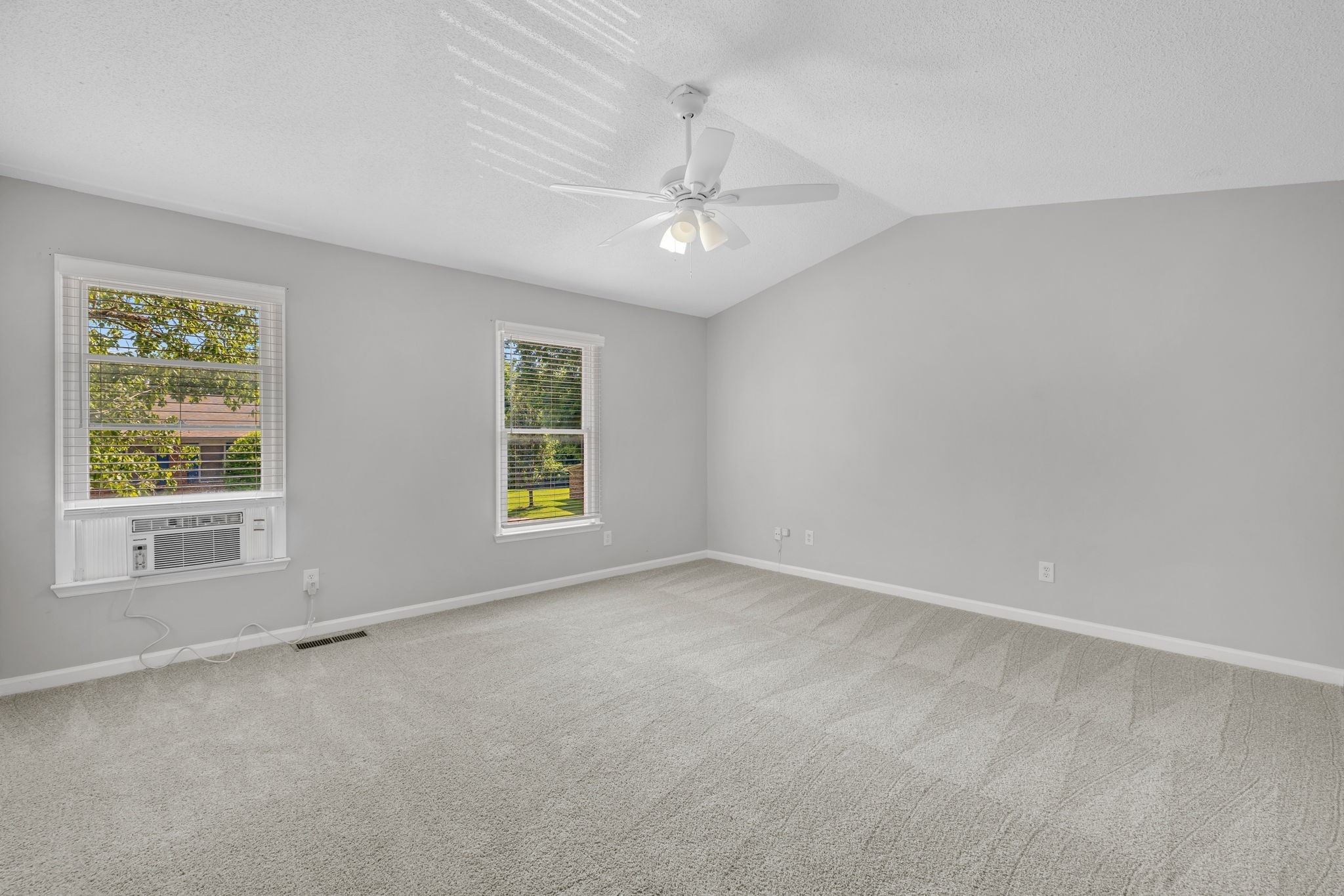 523 Williamsburg Dr