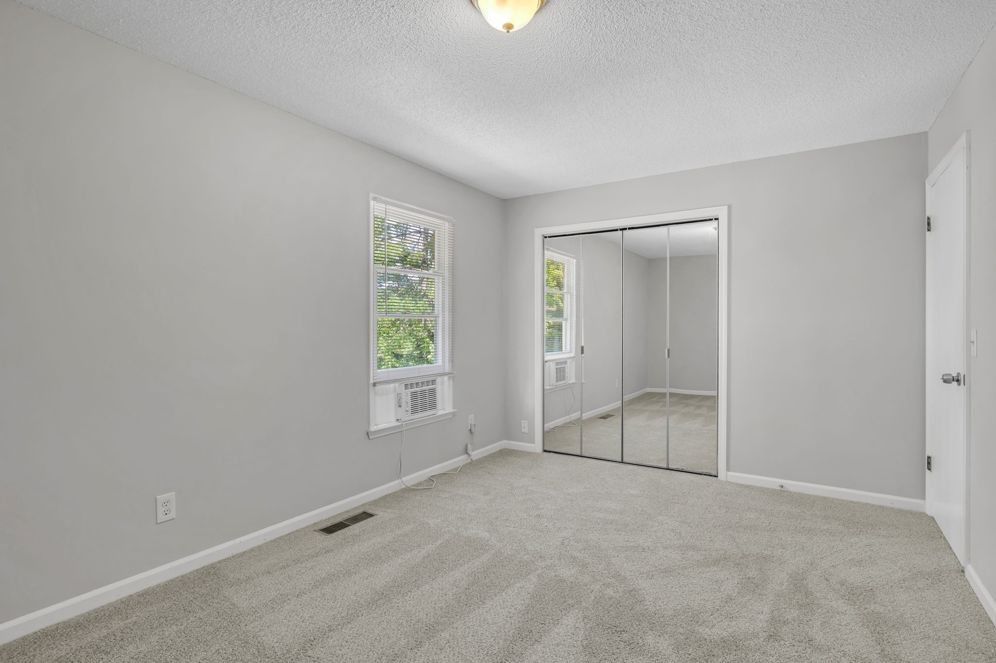 523 Williamsburg Dr