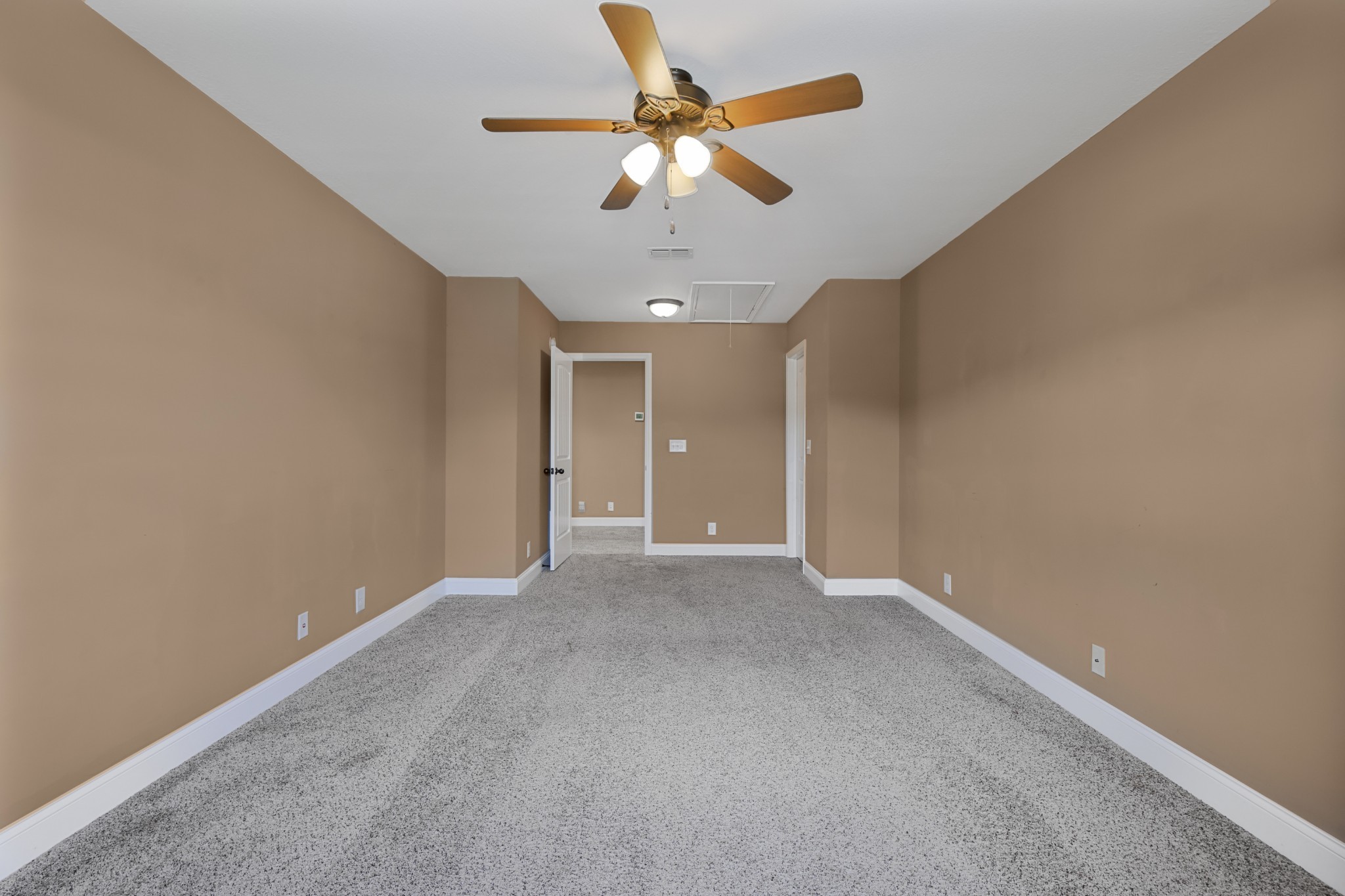 995 Terraceside Cir