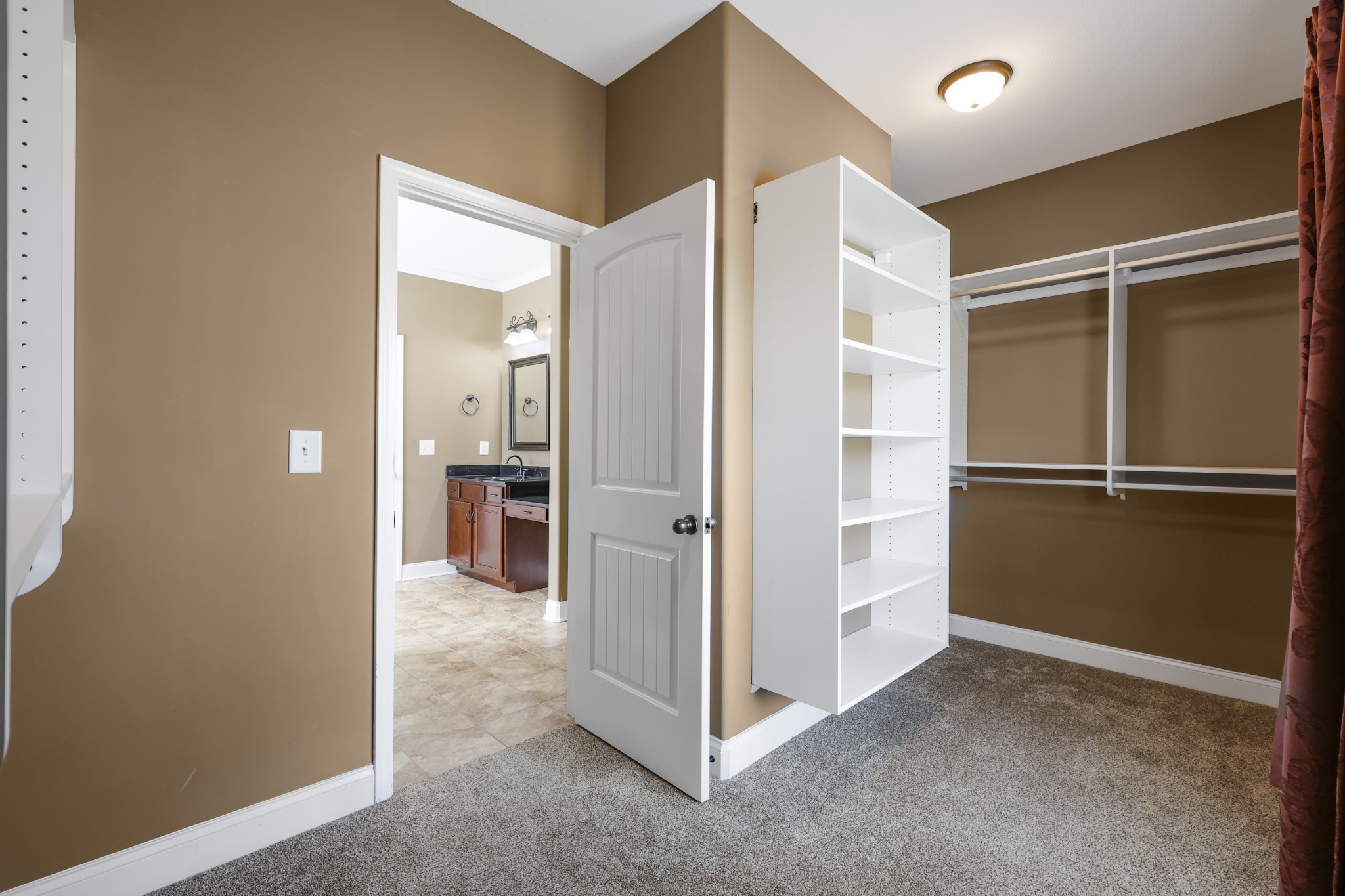 995 Terraceside Cir