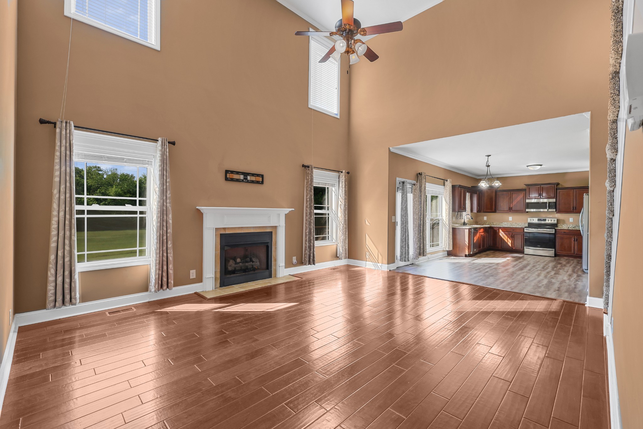 995 Terraceside Cir