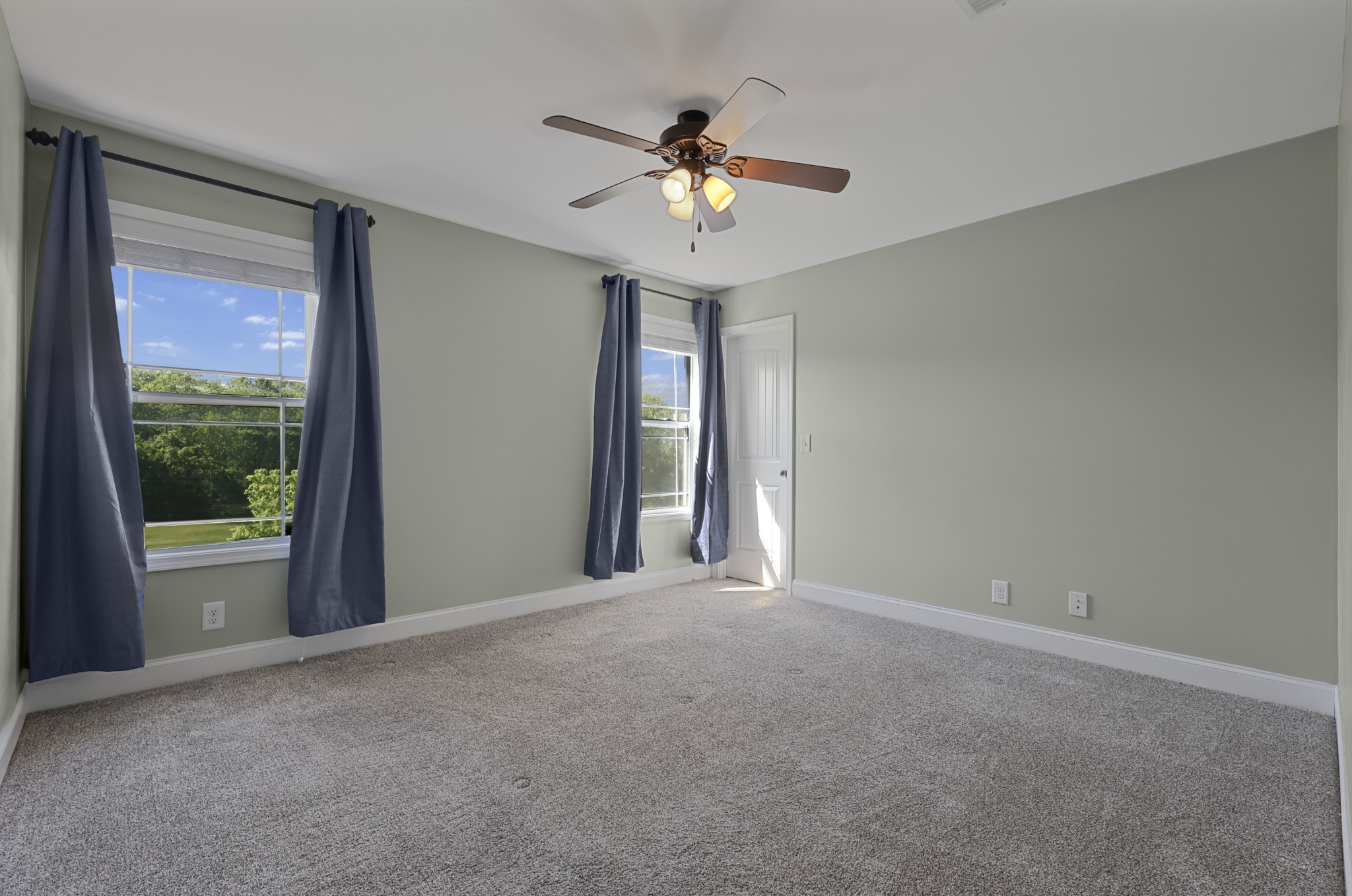 995 Terraceside Cir