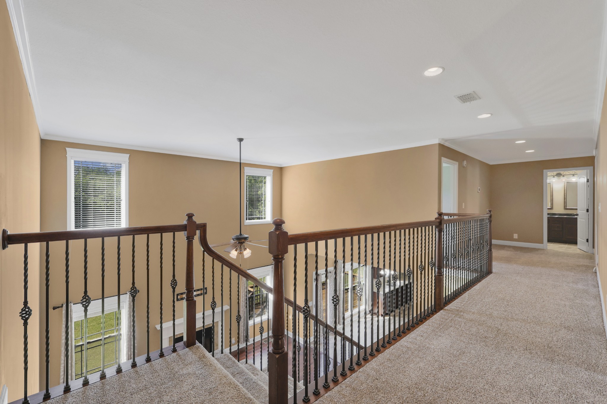 995 Terraceside Cir
