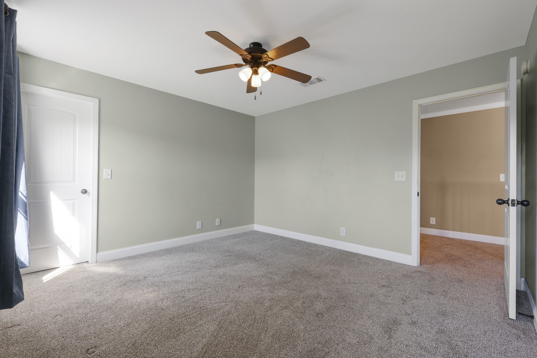 995 Terraceside Cir