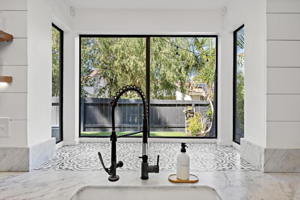 1960 Avenida La Posta