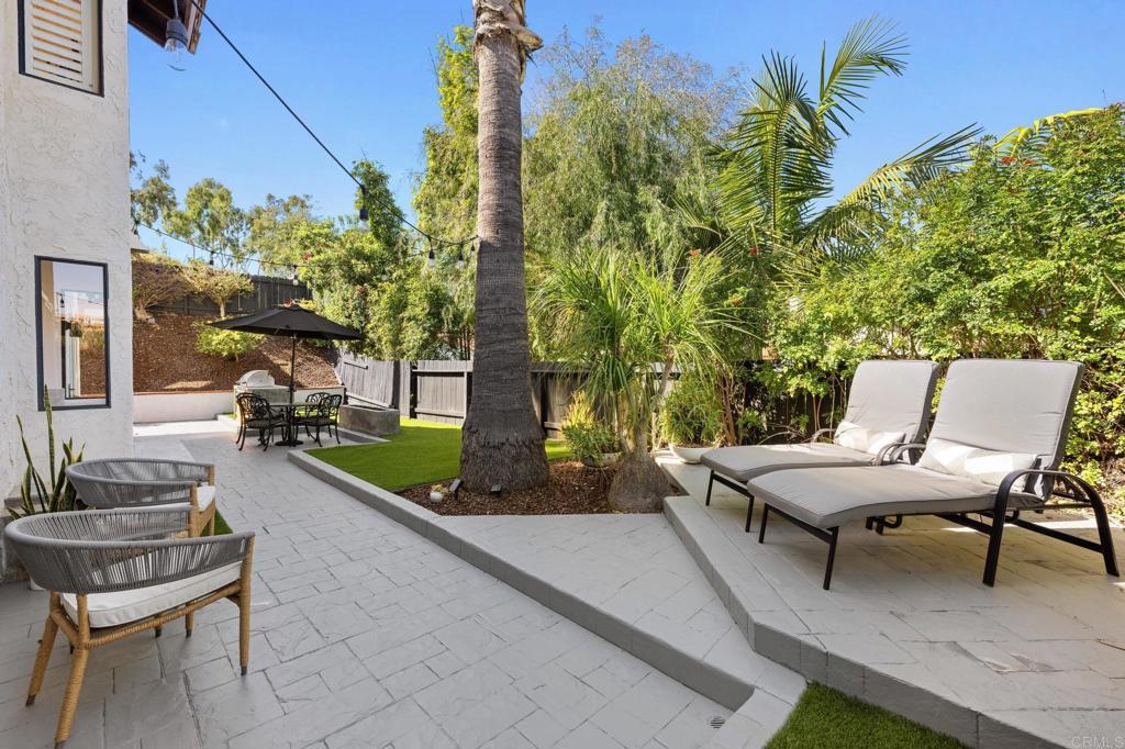 1960 Avenida La Posta