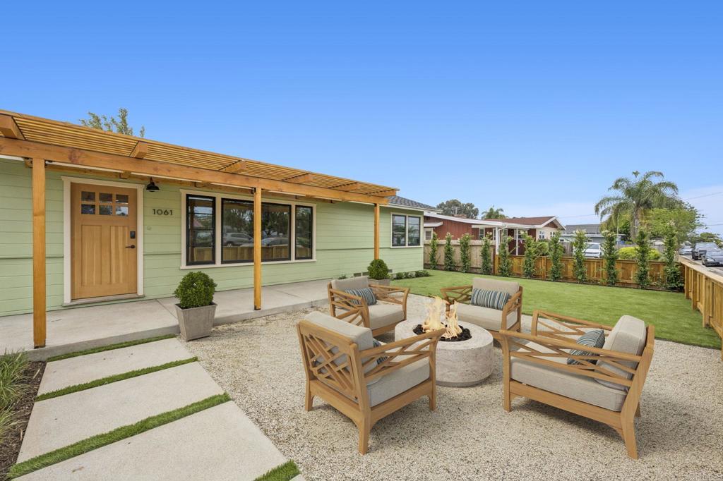 1061 Buena Vista Way