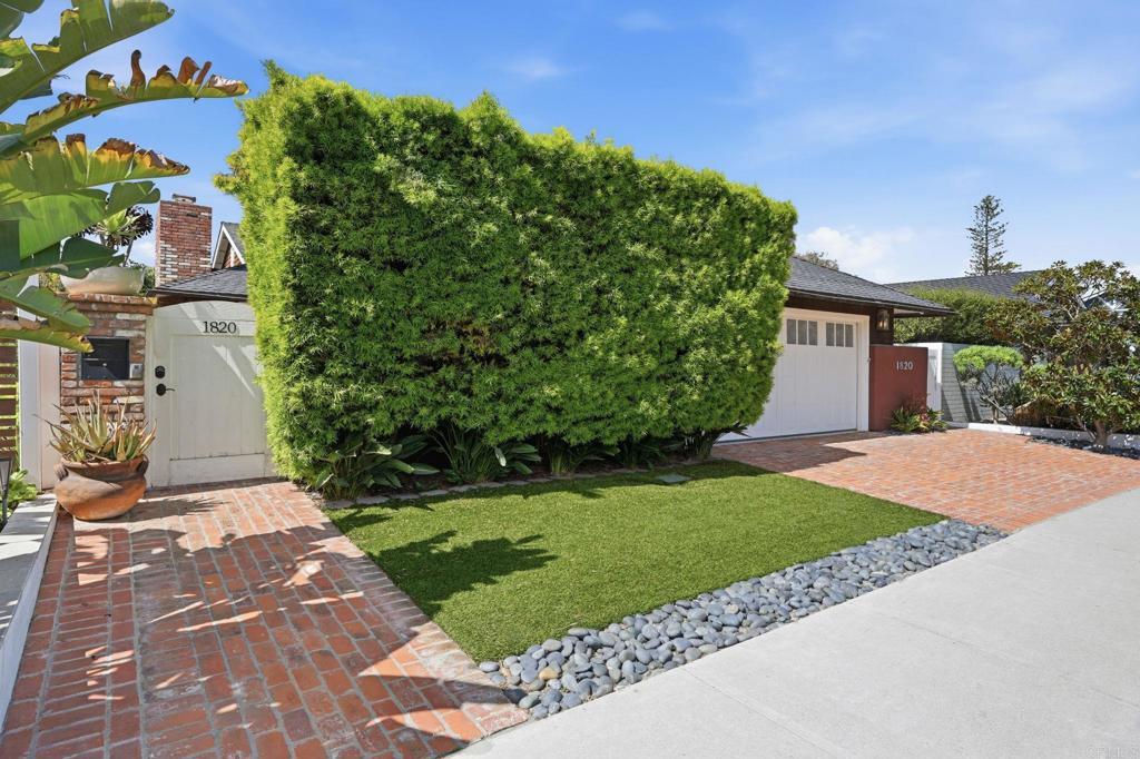 1820 Coast Boulevard