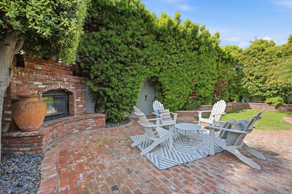 1820 Coast Boulevard