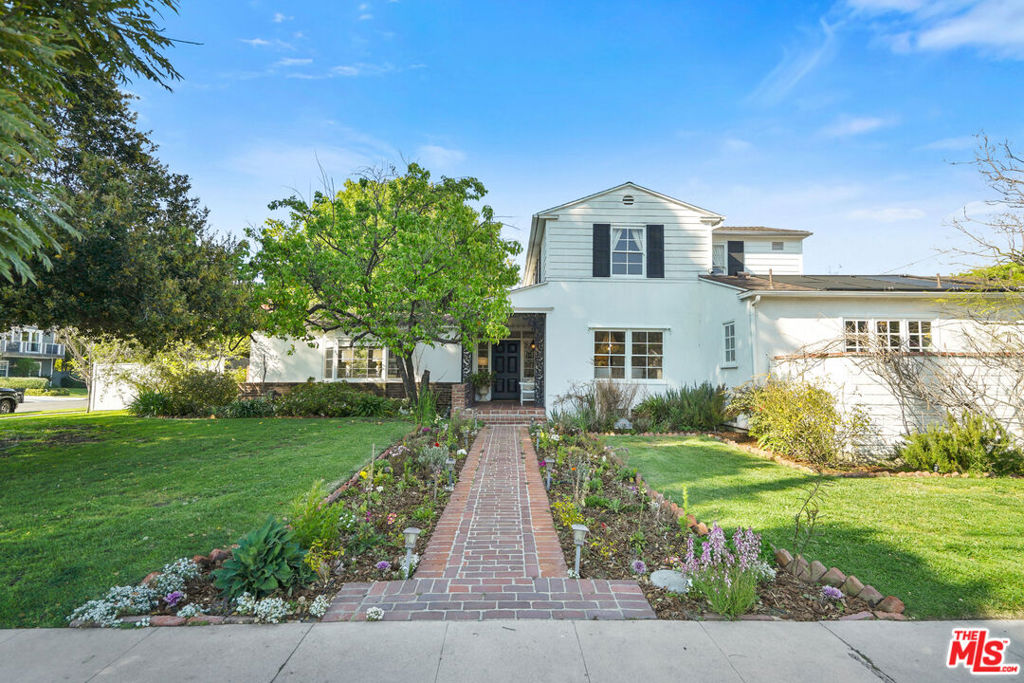 11333 Aqua Vista Street