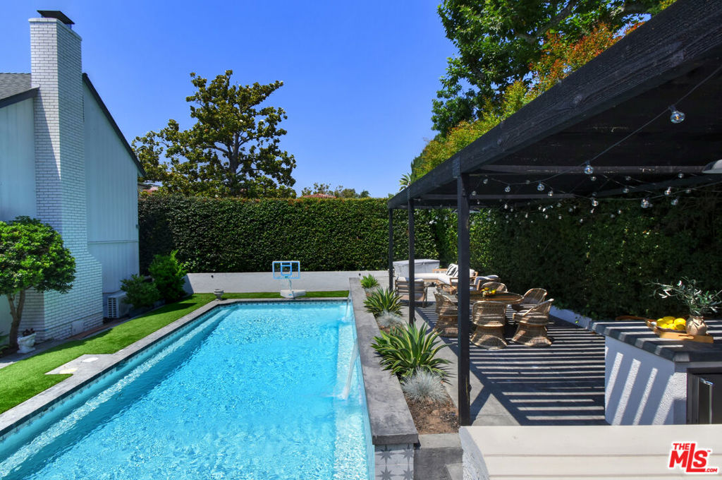 5005 Los Feliz