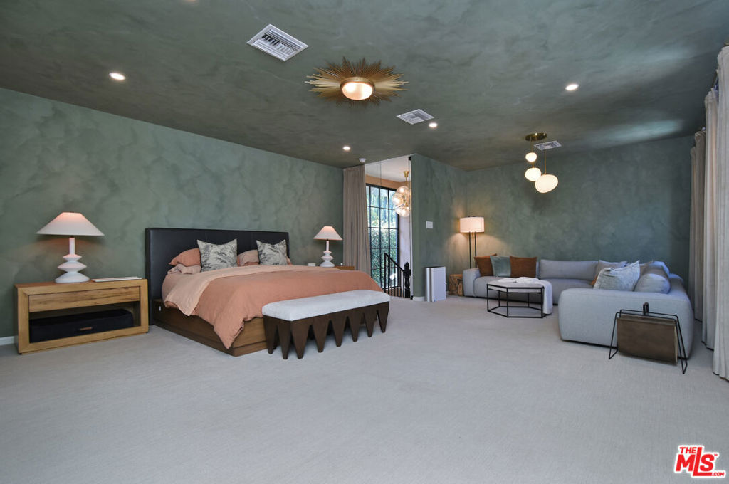 5005 Los Feliz