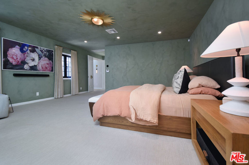 5005 Los Feliz
