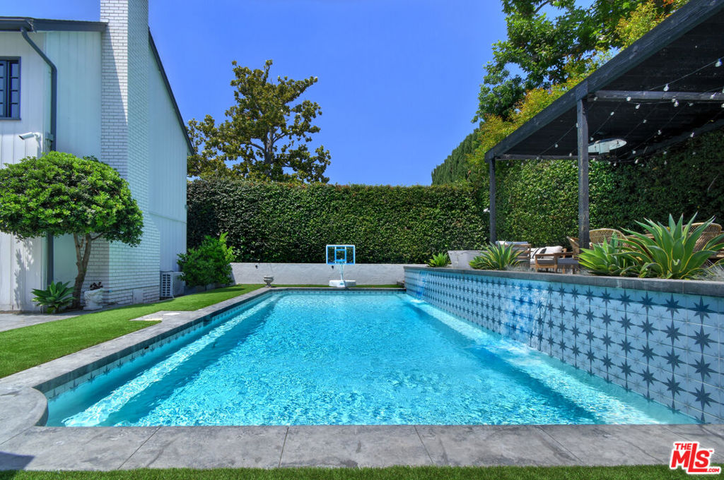 5005 Los Feliz