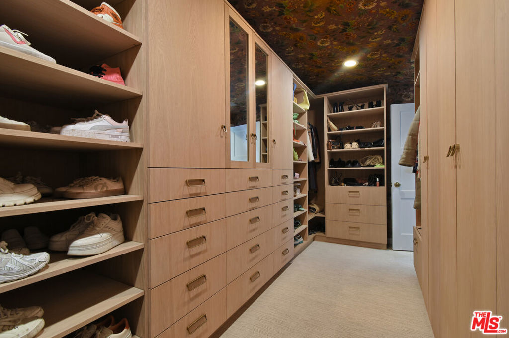5005 Los Feliz