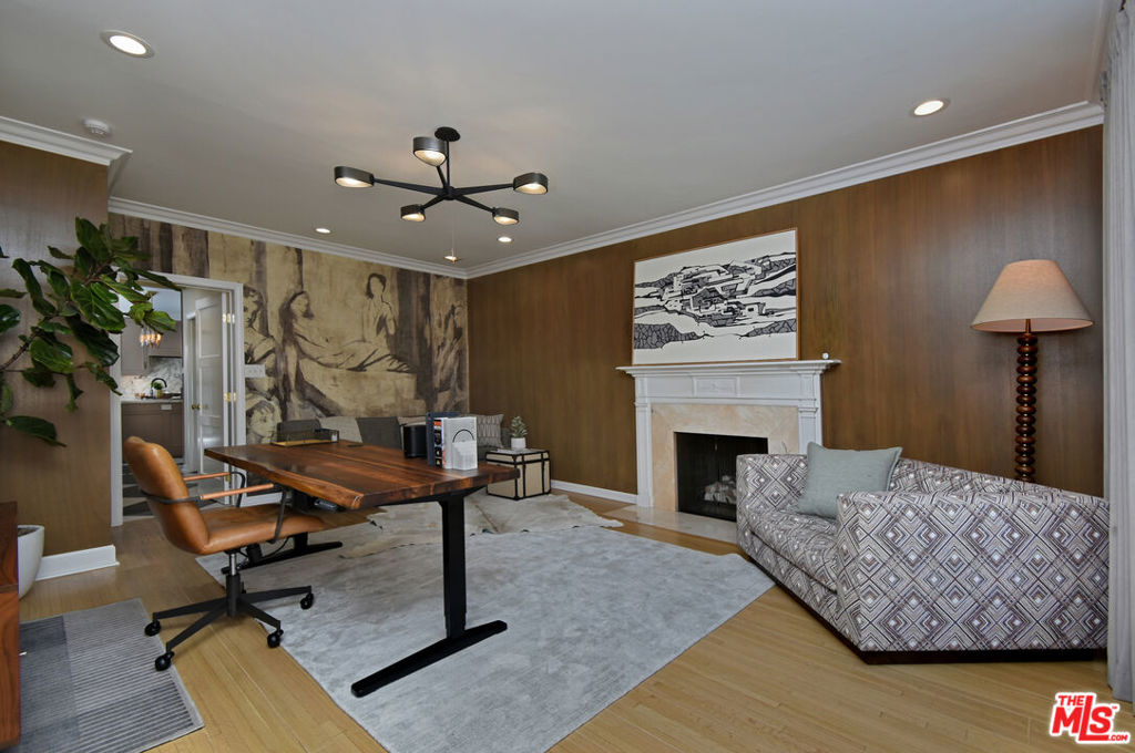 5005 Los Feliz