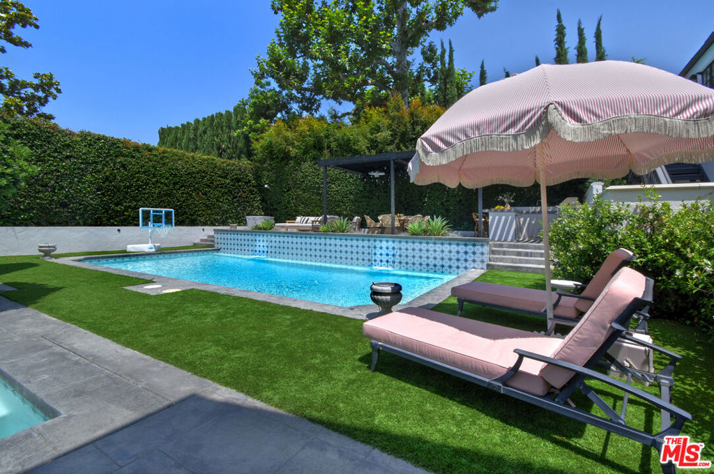 5005 Los Feliz